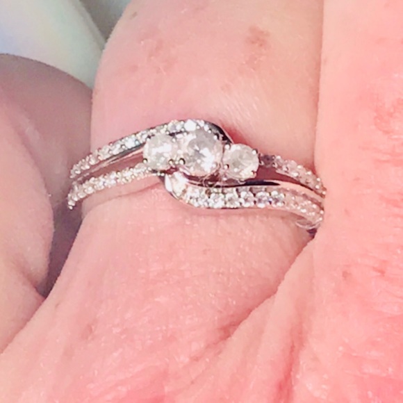 ❌❌❌❌SOLD❌❌❌BEAUTIFUL GENUINE DIAMOND RING - Picture 2 of 12